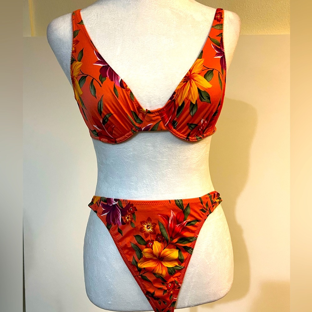 Vintage Victoria’s Secret GOLD LABEL unlined bra and TWO matching thongs.